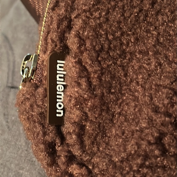 Lululemon Everywhere Belt Bag 1L
Fleece - brown earth - Picture 7 of 9